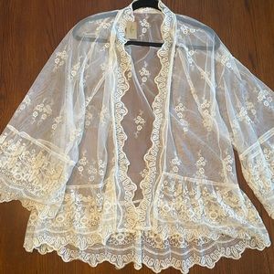 American Eagle women’s sheer shawl